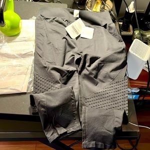 FABLETICS 7/8 , tag price is US Dollars! — olive green